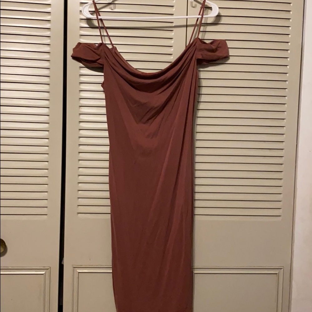 Mauve off- the shoulder Midi (M)